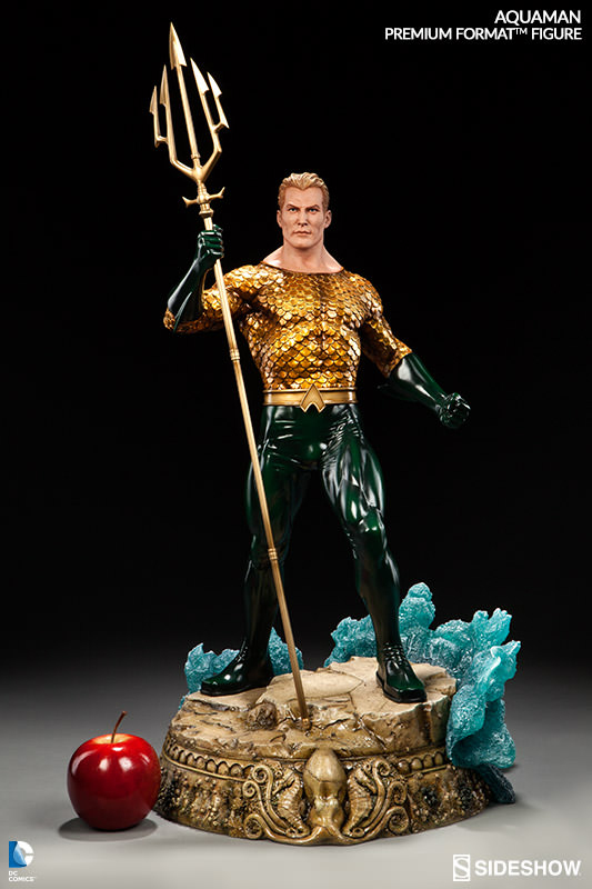 AQUAMAN PREMIUM FORMAT FIGURE
