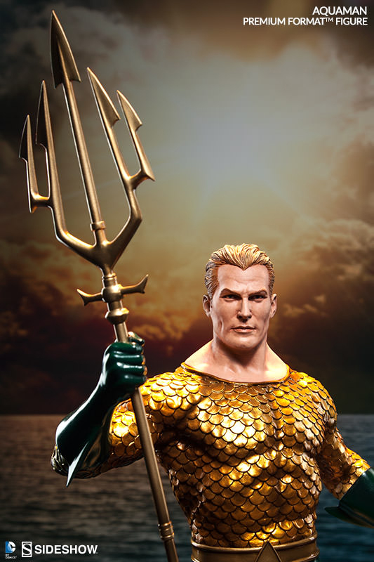 AQUAMAN PREMIUM FORMAT FIGURE