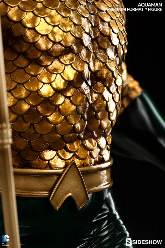 AQUAMAN PREMIUM FORMAT FIGURE