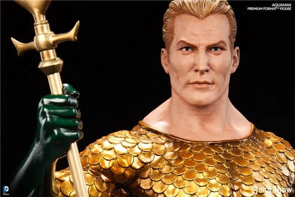 AQUAMAN PREMIUM FORMAT FIGURE