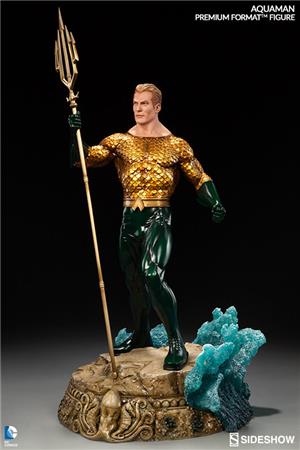 AQUAMAN PREMIUM FORMAT FIGURE