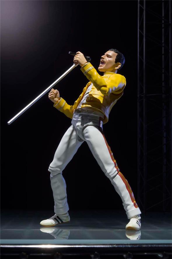 S.H. FIGUARTS FREDDIE MERCURY