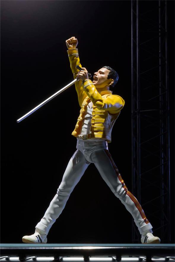 S.H. FIGUARTS FREDDIE MERCURY