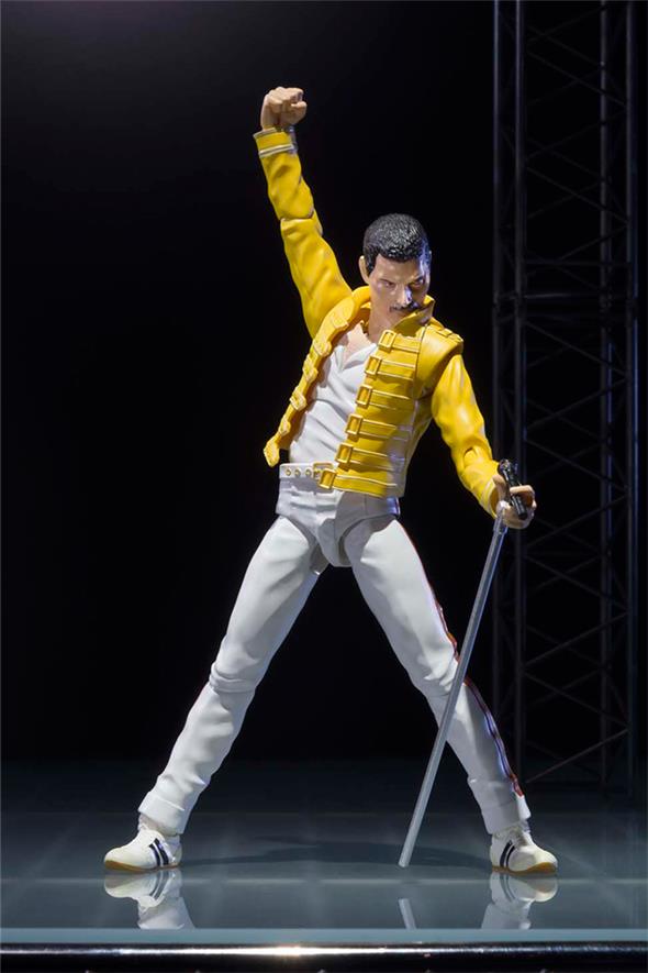 S.H. FIGUARTS FREDDIE MERCURY