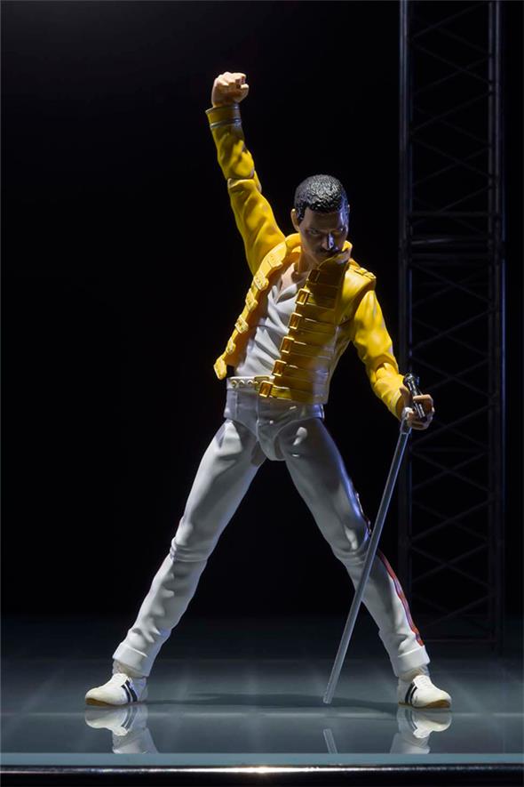S.H. FIGUARTS FREDDIE MERCURY