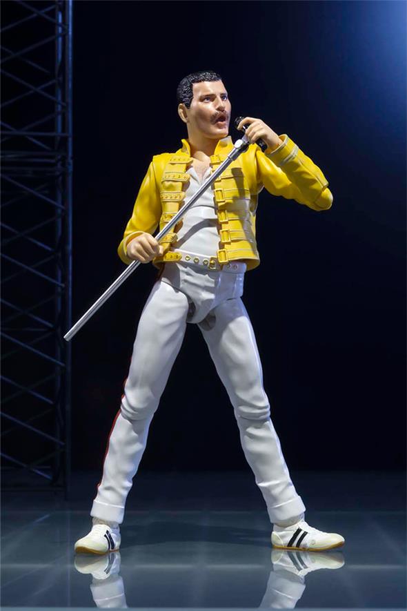 S.H. FIGUARTS FREDDIE MERCURY