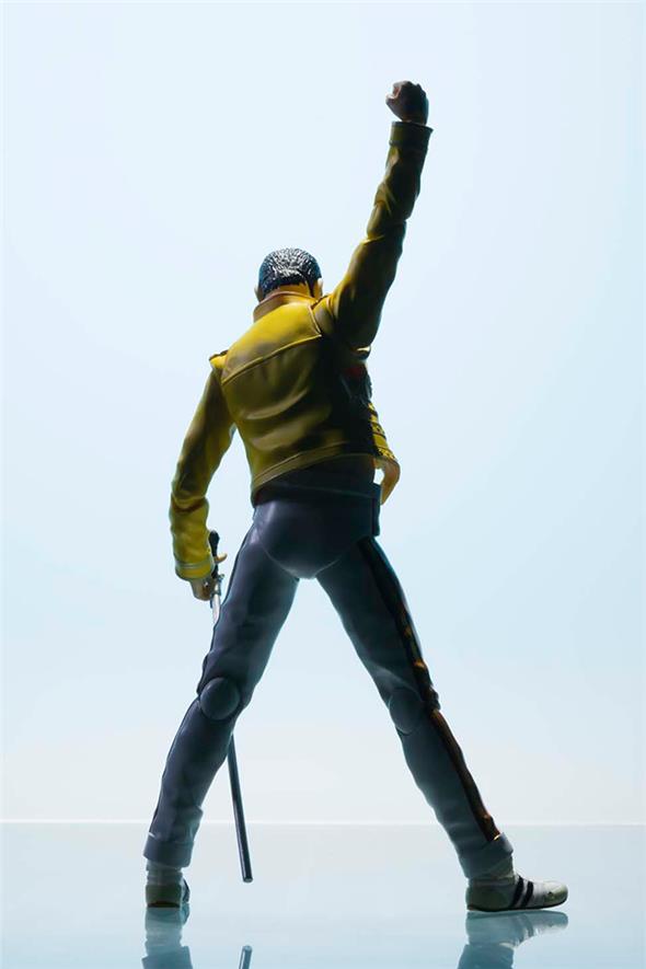 S.H. FIGUARTS FREDDIE MERCURY