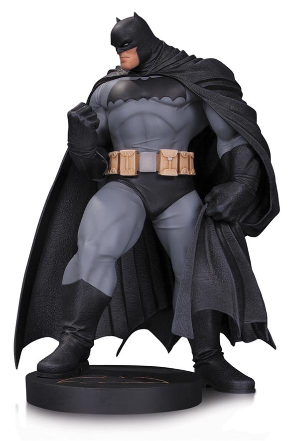 DC DESIGNER SER BATMAN BY ANDY KUBERT STATUE