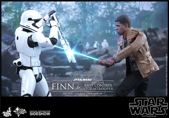 1/6 HOT TOYS - STAR WARS - FINN AND FIRST ORDER RIOT CONTROL STORMTROOPER