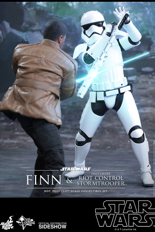 1/6 HOT TOYS - STAR WARS - FINN AND FIRST ORDER RIOT CONTROL STORMTROOPER