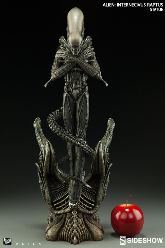 ALIEN INTERNECIVUS RAPTUS STATUE