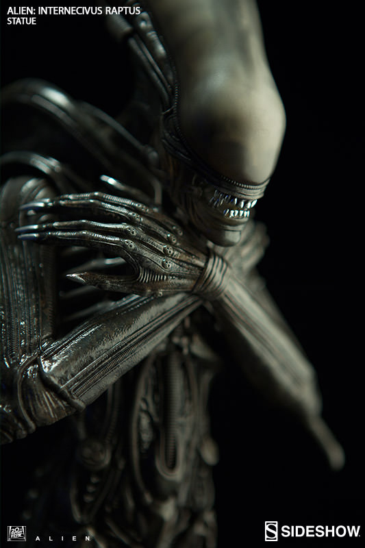 ALIEN INTERNECIVUS RAPTUS STATUE
