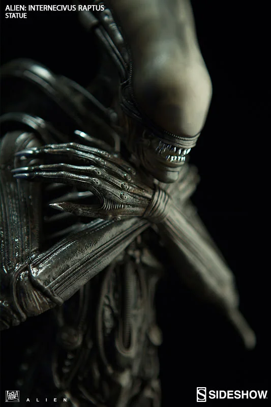 ALIEN INTERNECIVUS RAPTUS STATUE