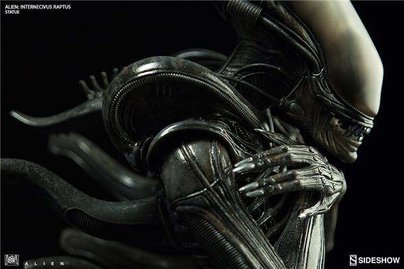 ALIEN INTERNECIVUS RAPTUS STATUE