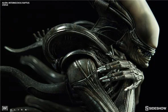 ALIEN INTERNECIVUS RAPTUS STATUE