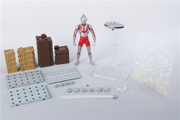 S.H. FIGUARTS ULTRAMAN 50TH ANN. WITH BUILDING DLX