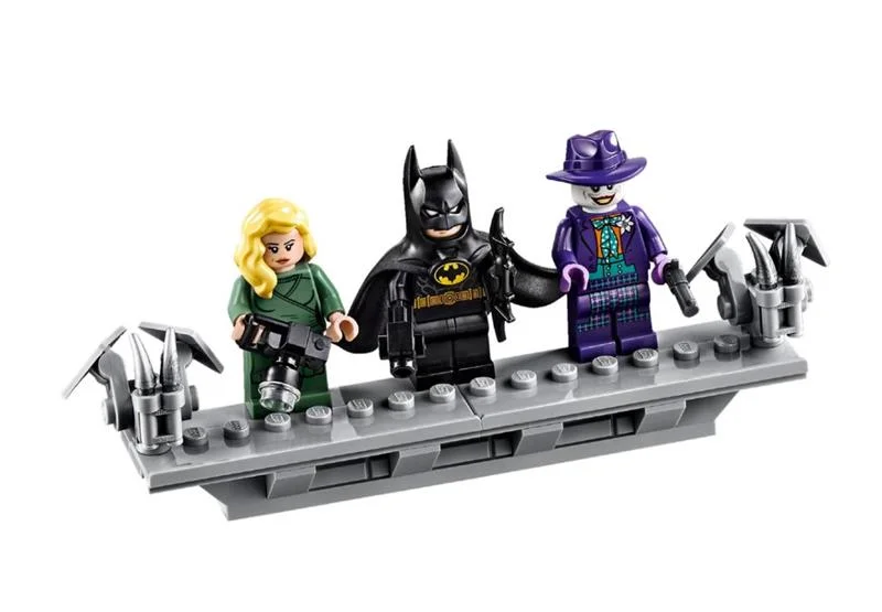 LEGO BATMAN 1989 BATMOBILE #76139