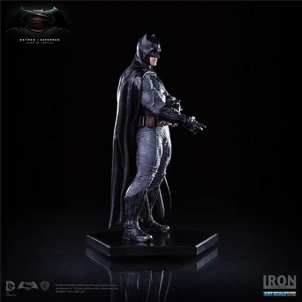 1/10 BATMAN VS SUPERMAN - BATMAN STATUE