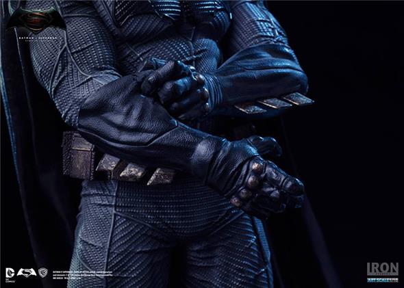 1/10 BATMAN VS SUPERMAN - BATMAN STATUE