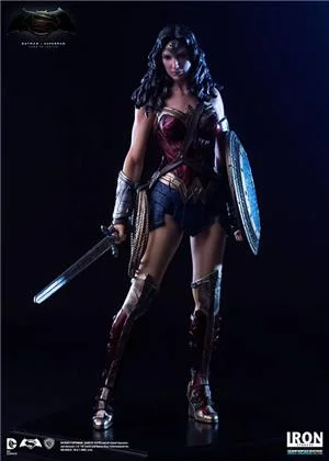 iron-studios-batman-vs-superman-wonder-woman-statue