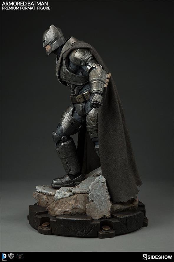 BATMAN V SUPERMAN ARMOR BATMAN PREMIUM FORMAT