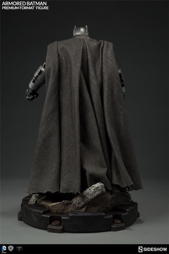 BATMAN V SUPERMAN ARMOR BATMAN PREMIUM FORMAT