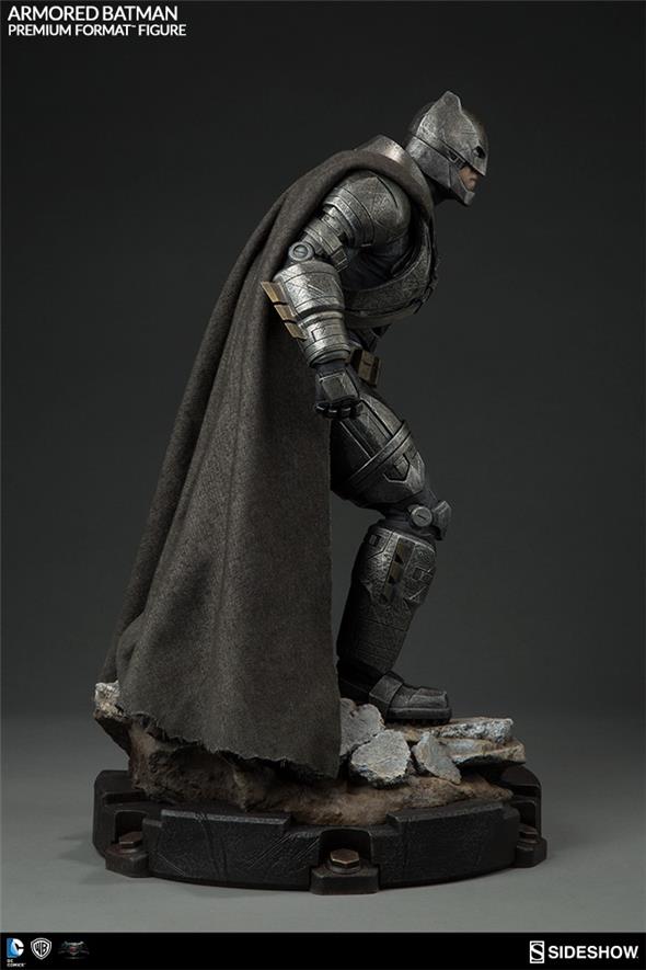 BATMAN V SUPERMAN ARMOR BATMAN PREMIUM FORMAT
