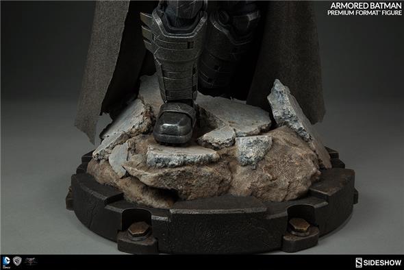 BATMAN V SUPERMAN ARMOR BATMAN PREMIUM FORMAT