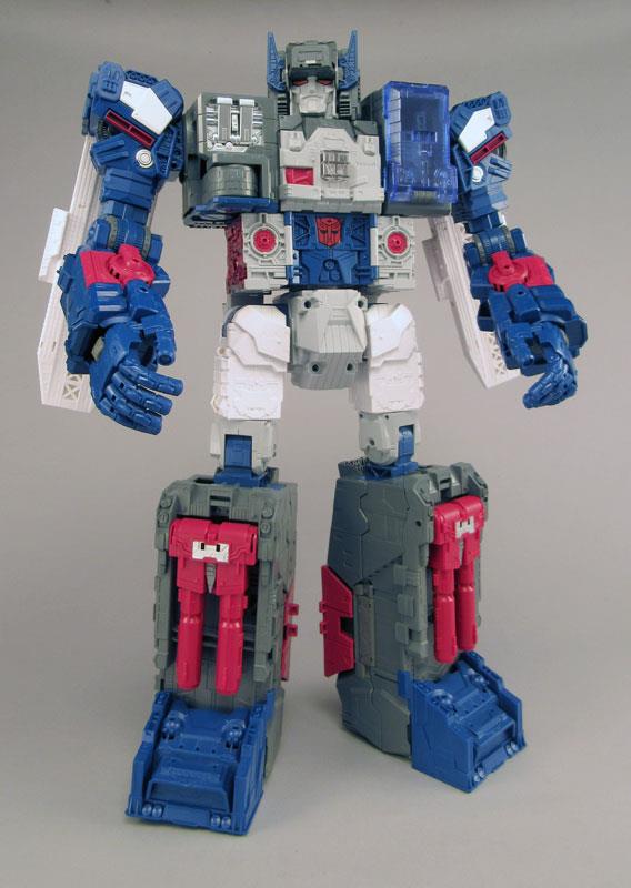 TRANSFORMERS LG31 FORTRESS MAXIMUS
