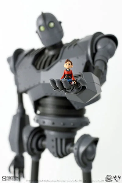 IRON GIANT DELUXE COLLECTIBLE FIGURE