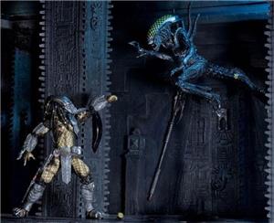 NECA -  ALIEN VS PREDATOR CELTIC PREDATOR E GRID ALIEN BATTLE DAMAGED VERSION