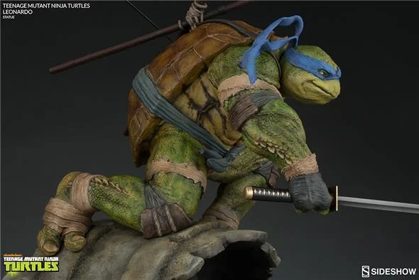 TMNT LEONARDO STATUE