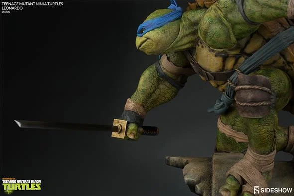 TMNT LEONARDO STATUE