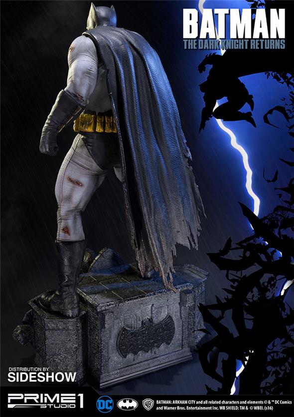 1/2 THE DARK KNIGHT RETURNS BATMAN