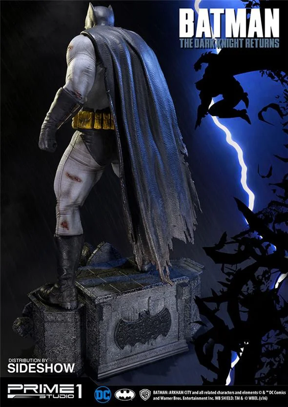 1/2 THE DARK KNIGHT RETURNS BATMAN