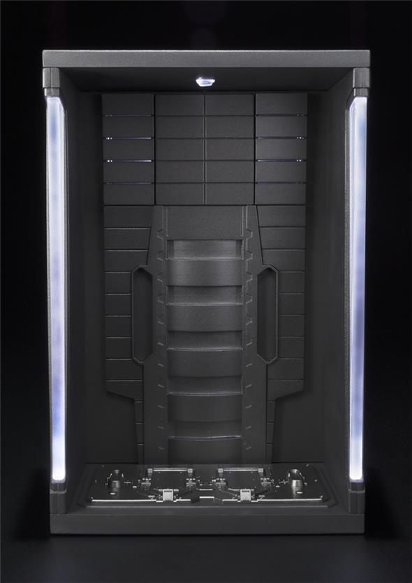 S.H. FIGUARTS - IRON MAN MARK VI + HALL OF ARMOR SET