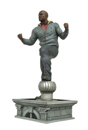 diamond-select-luke-cage-netflix-gallery-pvc-figure