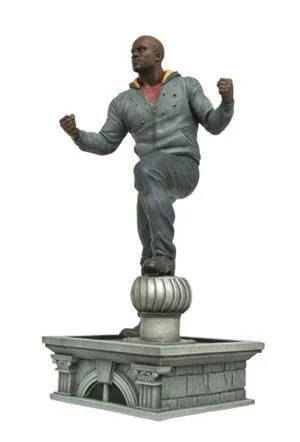 diamond-select-luke-cage-netflix-gallery-pvc-figure
