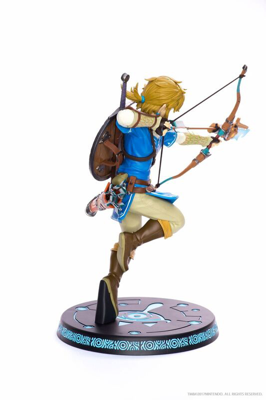 ZELDA BREATH OF THE WILD - LINK STATUE