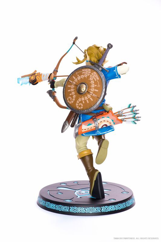 ZELDA BREATH OF THE WILD - LINK STATUE