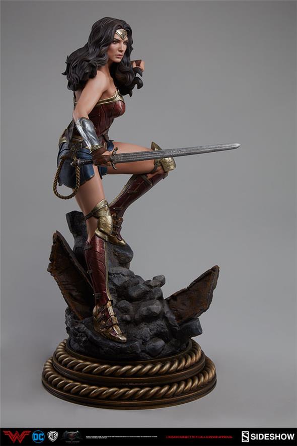 BATMAN V SUPERMAN - WONDER WOMAN PREMIUM FORMAT FIGURE