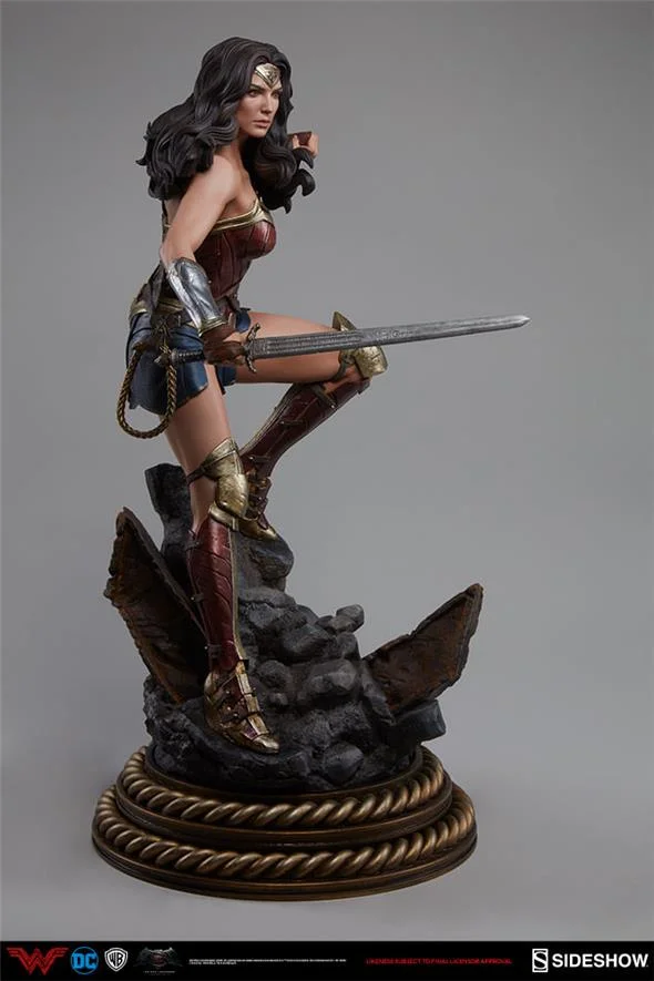 BATMAN V SUPERMAN - WONDER WOMAN PREMIUM FORMAT FIGURE