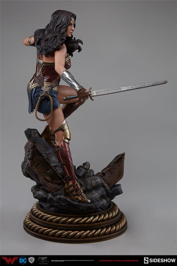BATMAN V SUPERMAN - WONDER WOMAN PREMIUM FORMAT FIGURE