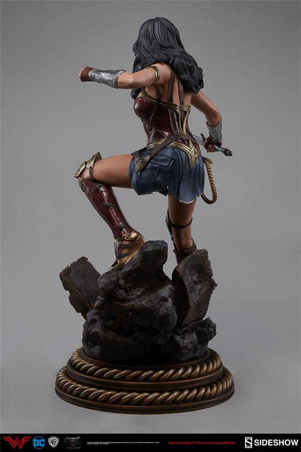 BATMAN V SUPERMAN - WONDER WOMAN PREMIUM FORMAT FIGURE