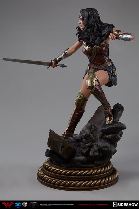 BATMAN V SUPERMAN - WONDER WOMAN PREMIUM FORMAT FIGURE