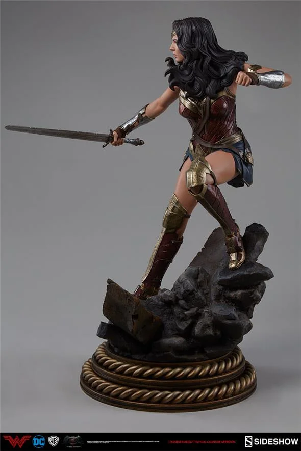 BATMAN V SUPERMAN - WONDER WOMAN PREMIUM FORMAT FIGURE