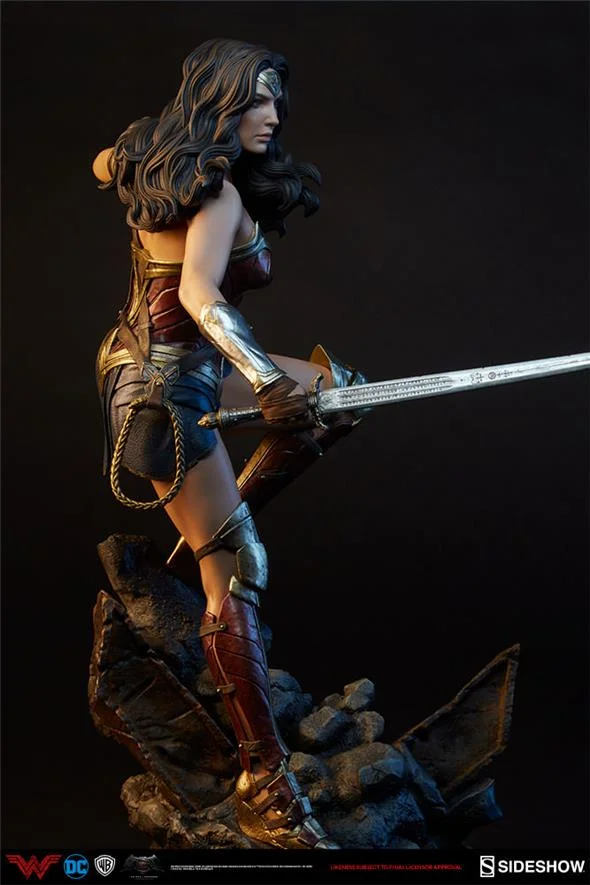 BATMAN V SUPERMAN - WONDER WOMAN PREMIUM FORMAT FIGURE