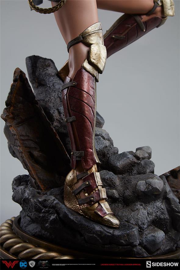 BATMAN V SUPERMAN - WONDER WOMAN PREMIUM FORMAT FIGURE