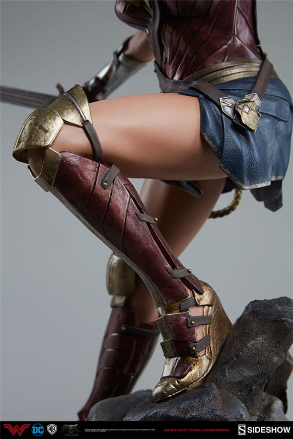 BATMAN V SUPERMAN - WONDER WOMAN PREMIUM FORMAT FIGURE