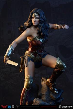 BATMAN V SUPERMAN - WONDER WOMAN PREMIUM FORMAT FIGURE